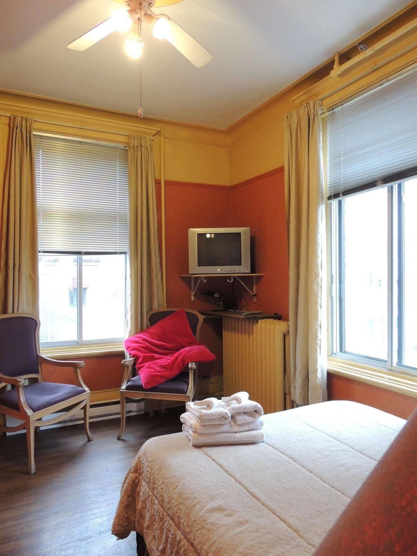 Hotel Arena Palace Montreal Bagian luar foto